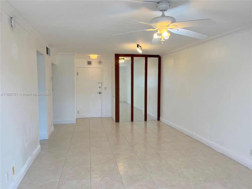 Под контрактом: $1,600 (1 спален, 1 ванн, 690 Квадратных фут)