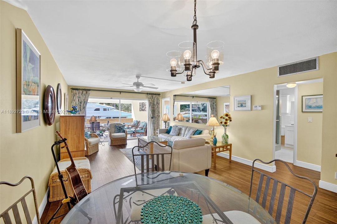 Recently Sold: $425,000 (2 beds, 2 baths, 1200 Square Feet)