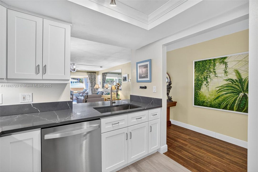 Recently Sold: $425,000 (2 beds, 2 baths, 1200 Square Feet)