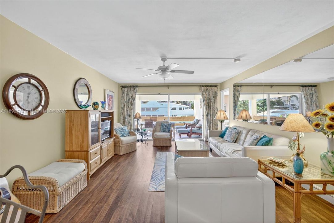 Recently Sold: $425,000 (2 beds, 2 baths, 1200 Square Feet)