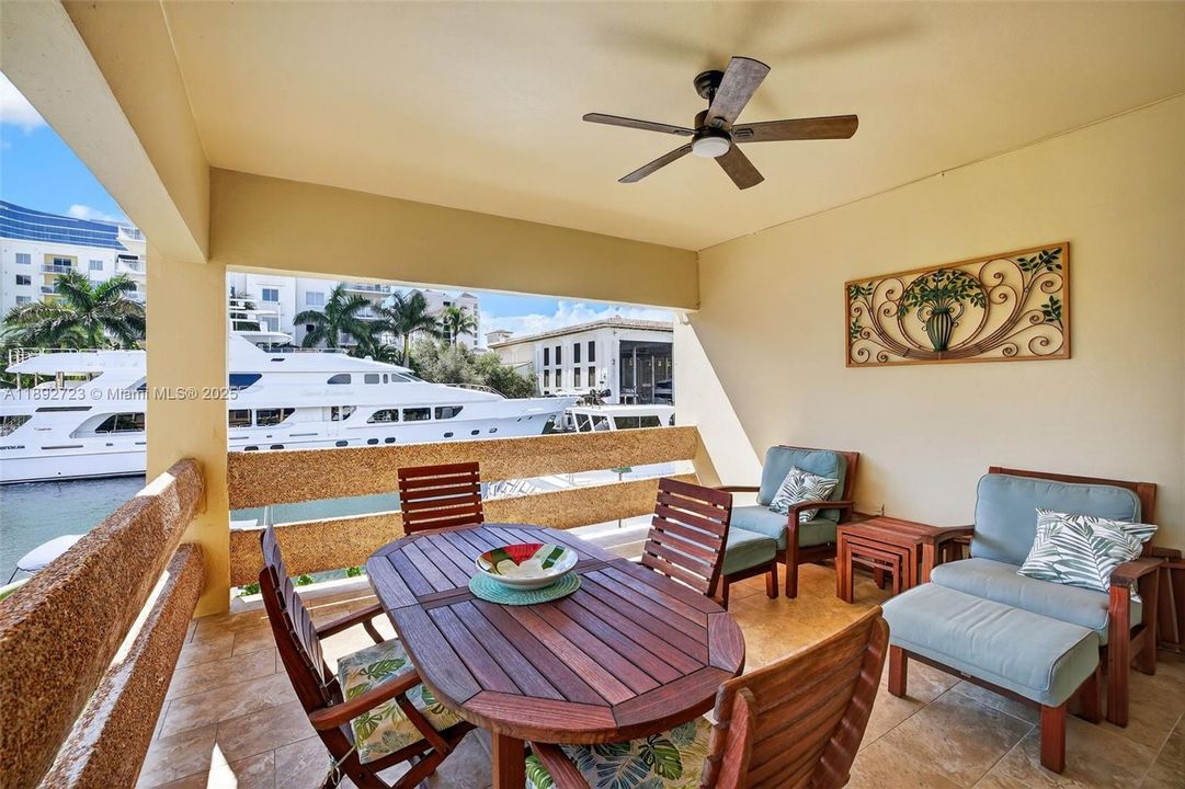 Very welcoming space for breakfast, drinks, entertaining and family meals. Million dollar views