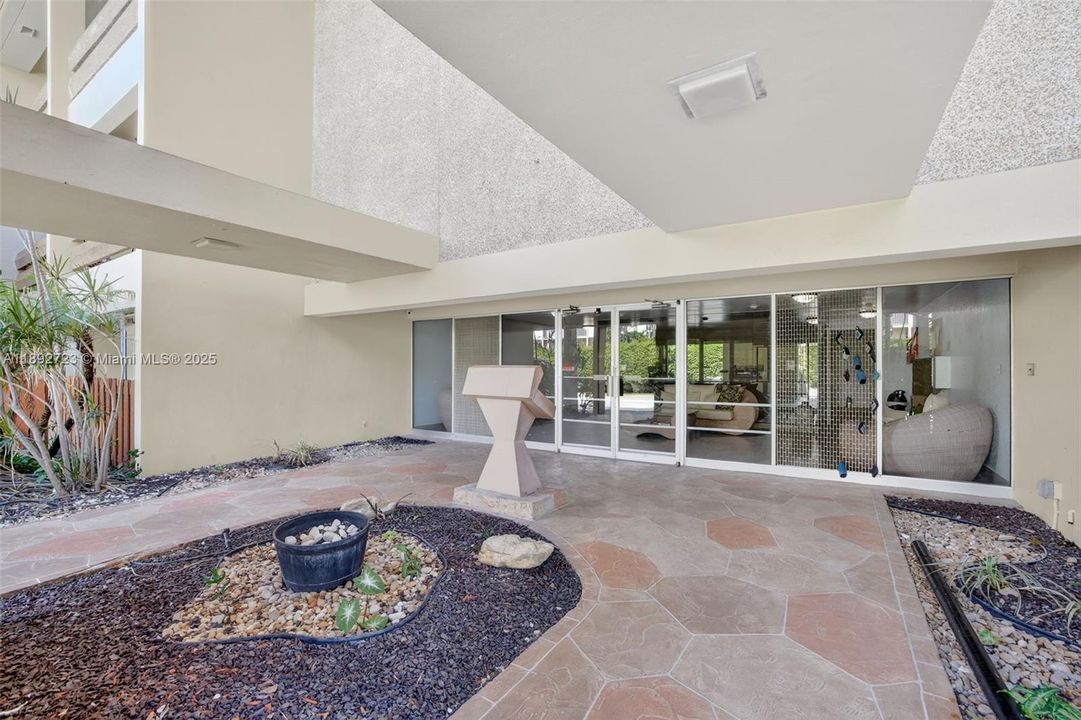 Recently Sold: $425,000 (2 beds, 2 baths, 1200 Square Feet)