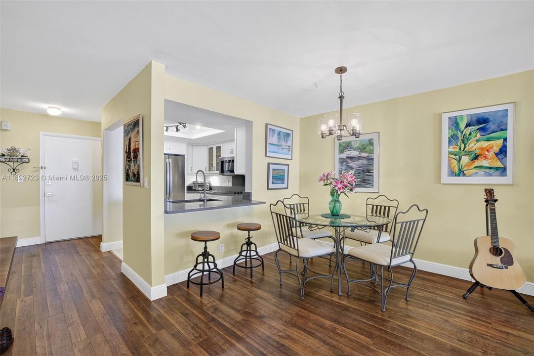 Recently Sold: $425,000 (2 beds, 2 baths, 1200 Square Feet)