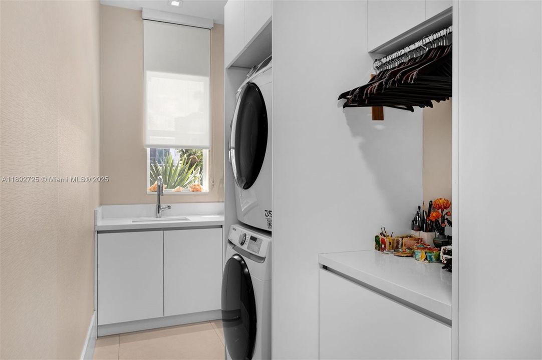 For Sale: $9,300,000 (7 beds, 6 baths, 4513 Square Feet)