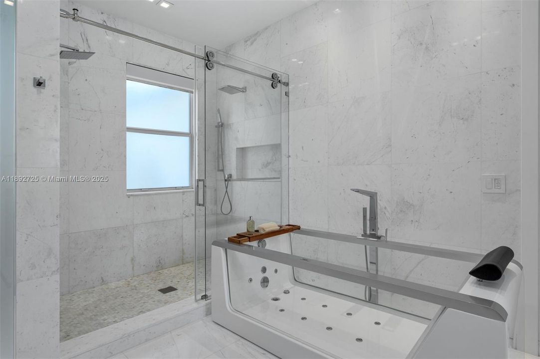 For Sale: $9,300,000 (7 beds, 6 baths, 4513 Square Feet)