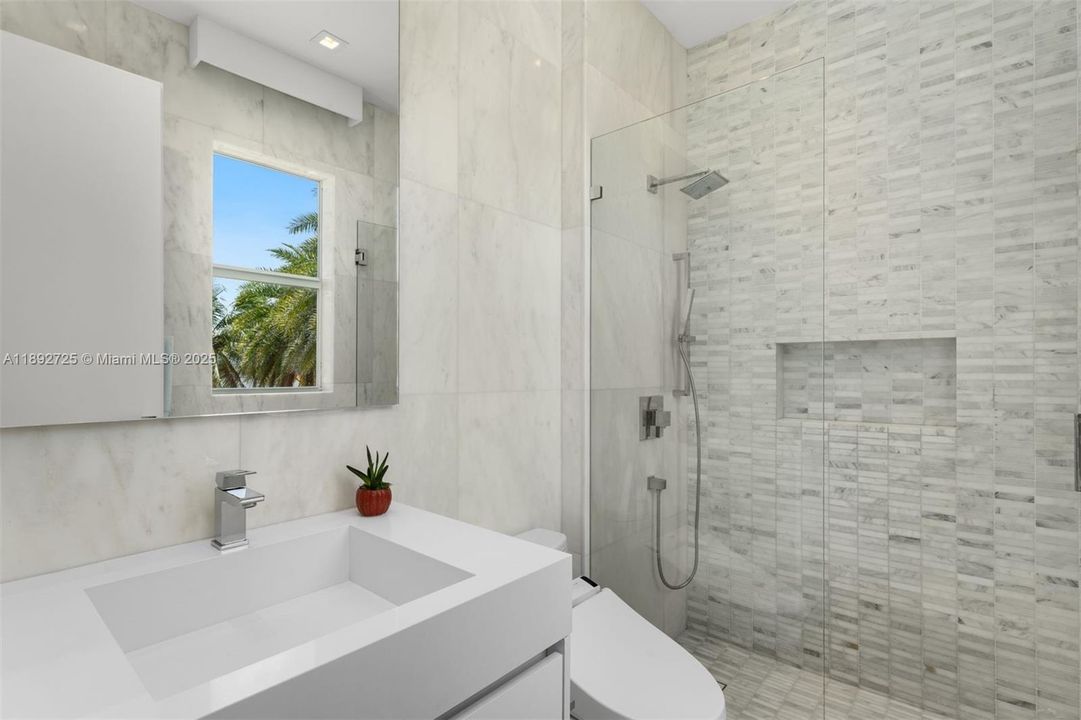 For Sale: $9,300,000 (7 beds, 6 baths, 4513 Square Feet)