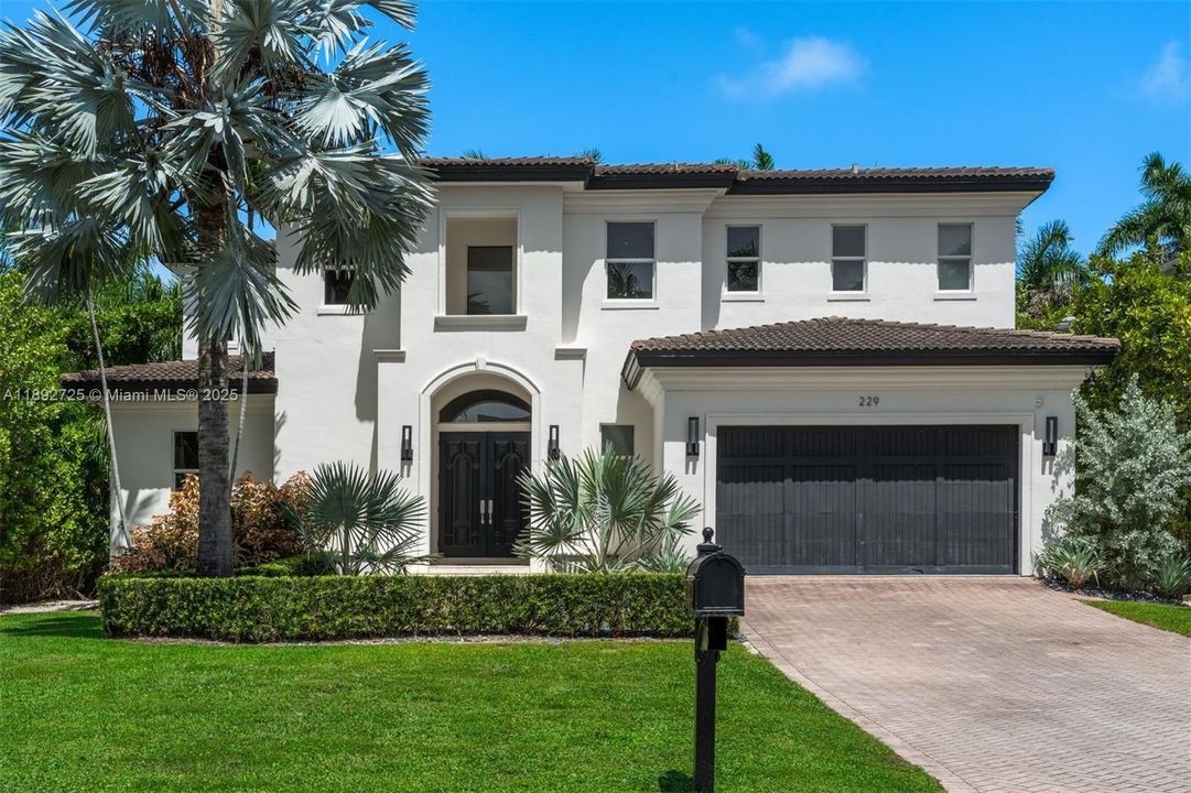 For Sale: $9,300,000 (7 beds, 6 baths, 4513 Square Feet)