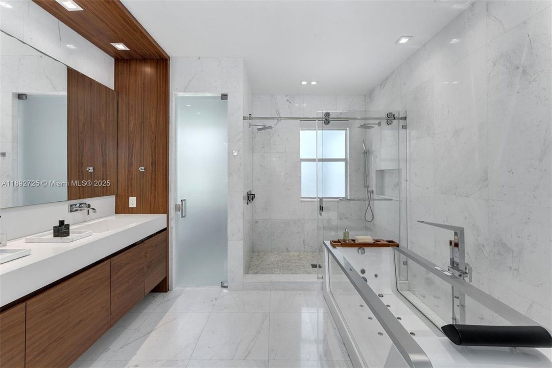 For Sale: $9,300,000 (7 beds, 6 baths, 4513 Square Feet)