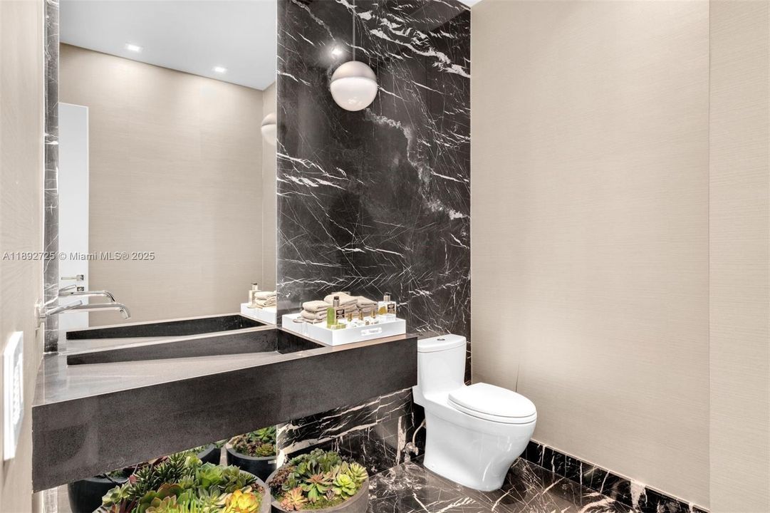 For Sale: $9,300,000 (7 beds, 6 baths, 4513 Square Feet)