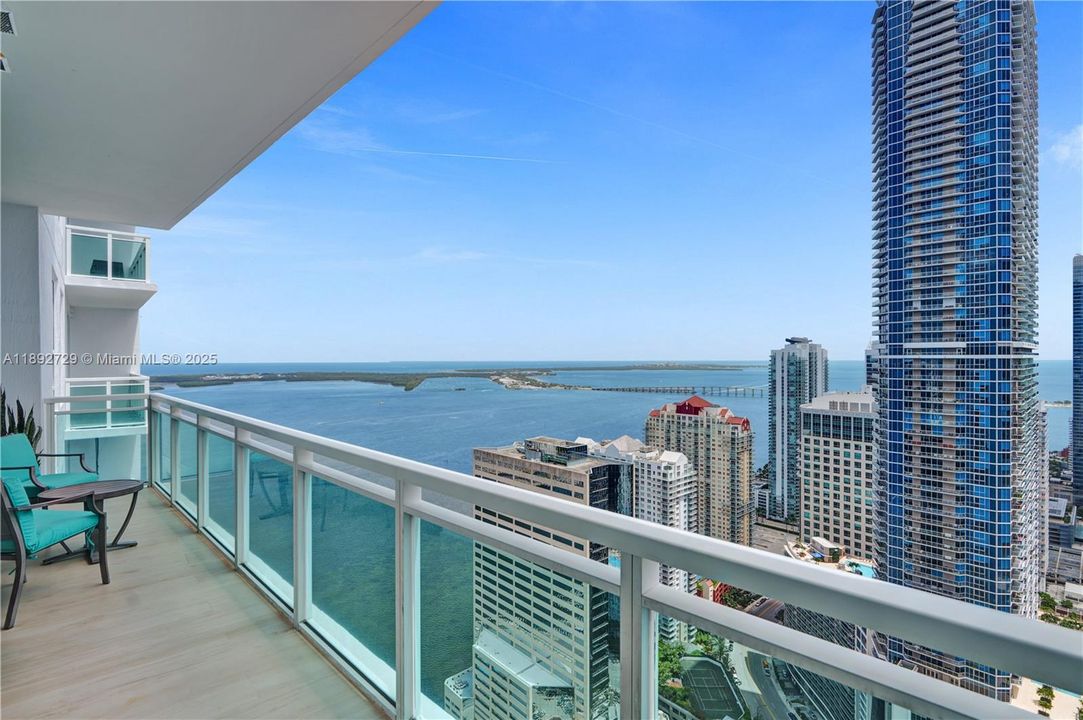 Недавно продано: $840,000 (2 спален, 2 ванн, 986 Квадратных фут)