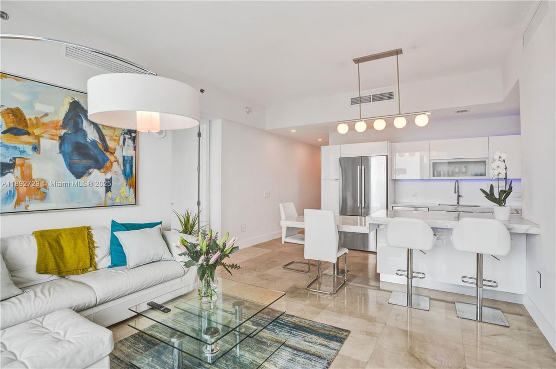 Недавно продано: $840,000 (2 спален, 2 ванн, 986 Квадратных фут)