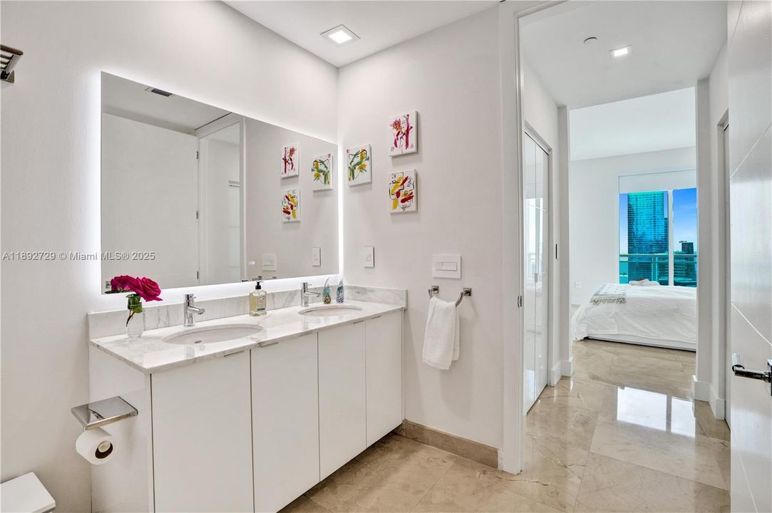 Недавно продано: $840,000 (2 спален, 2 ванн, 986 Квадратных фут)