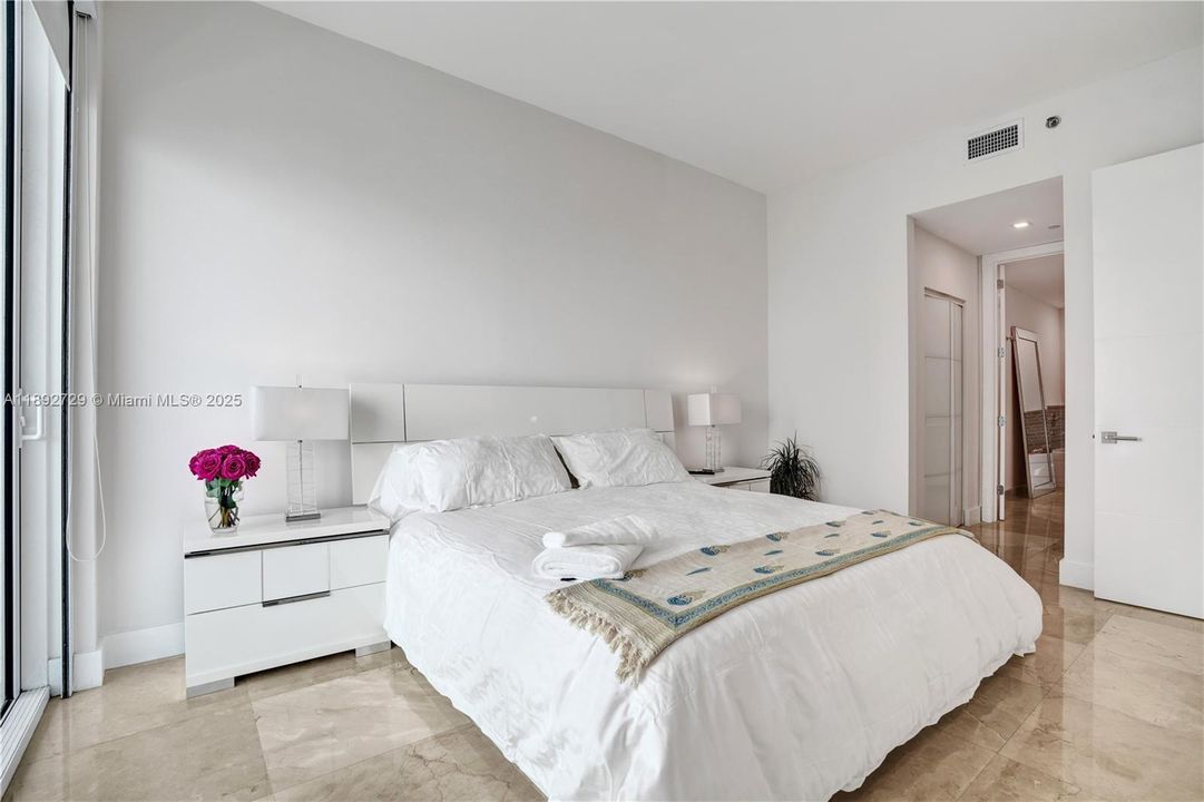 Недавно продано: $840,000 (2 спален, 2 ванн, 986 Квадратных фут)