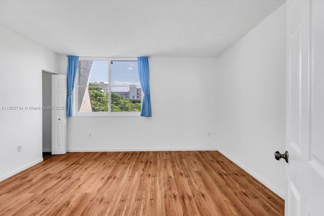 Recently Rented: $3,000 (2 beds, 2 baths, 1285 Square Feet)