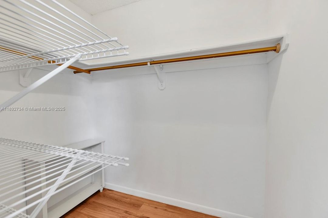 Recently Rented: $3,000 (2 beds, 2 baths, 1285 Square Feet)