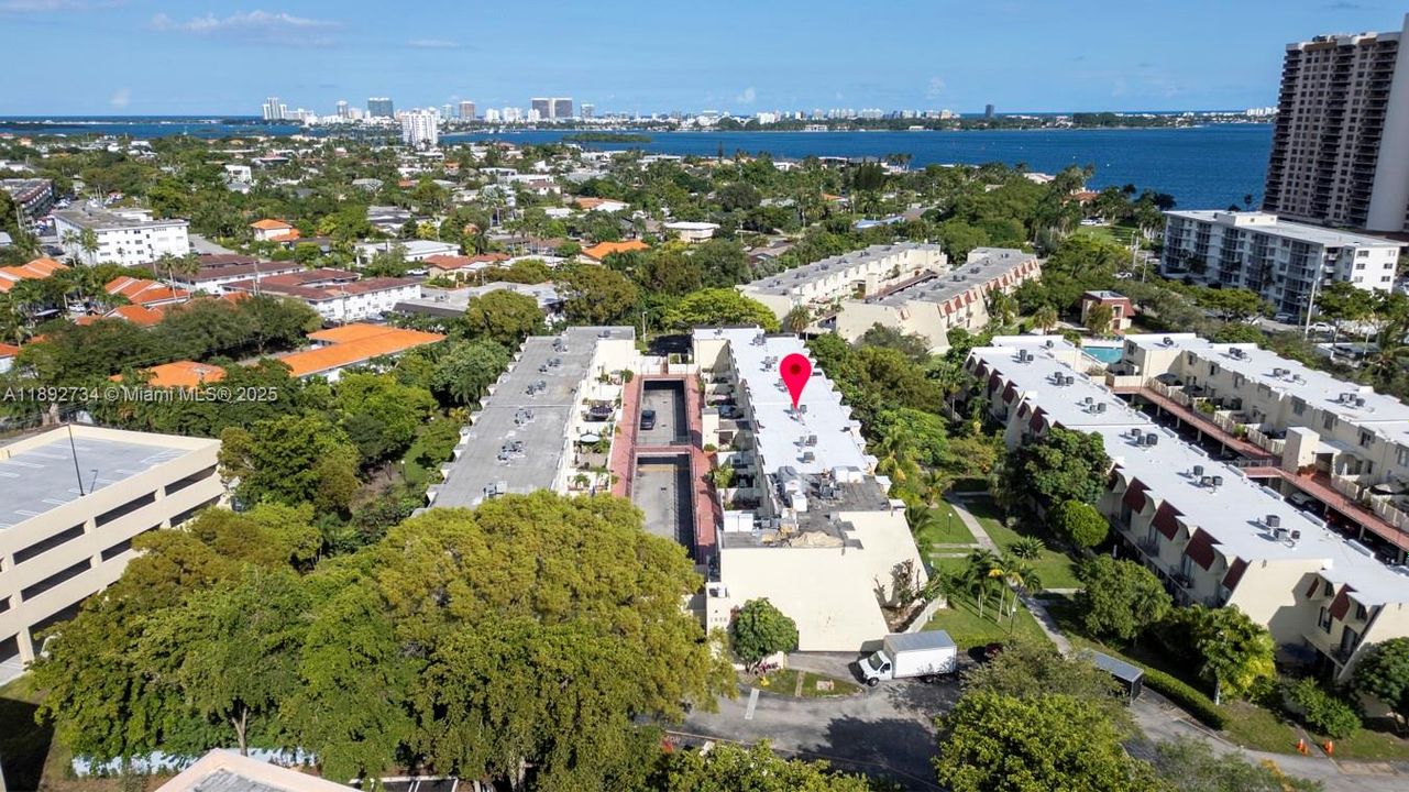 Recently Rented: $3,000 (2 beds, 2 baths, 1285 Square Feet)