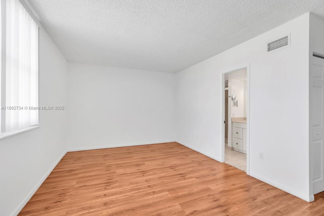 Recently Rented: $3,000 (2 beds, 2 baths, 1285 Square Feet)