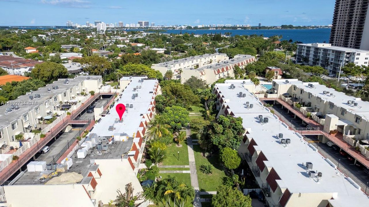 Recently Rented: $3,000 (2 beds, 2 baths, 1285 Square Feet)