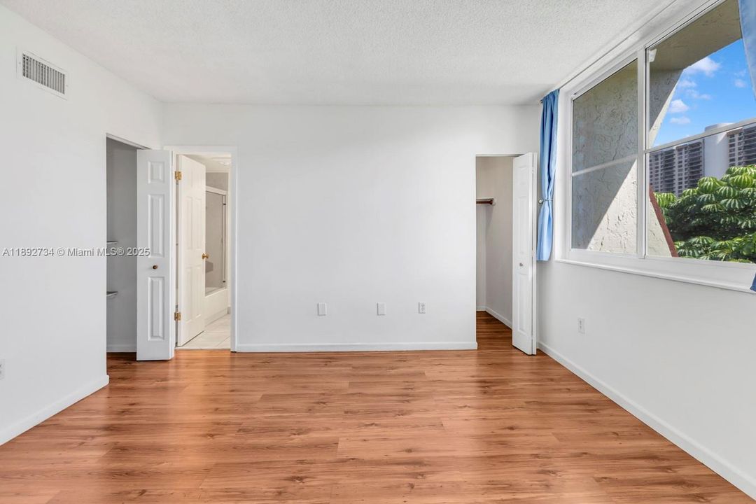 Recently Rented: $3,000 (2 beds, 2 baths, 1285 Square Feet)