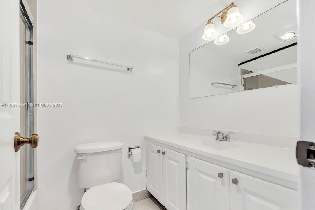 Recently Rented: $3,000 (2 beds, 2 baths, 1285 Square Feet)