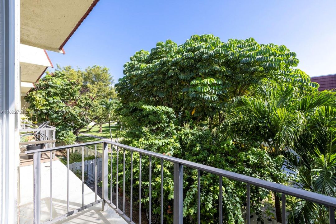 Recently Rented: $3,000 (2 beds, 2 baths, 1285 Square Feet)