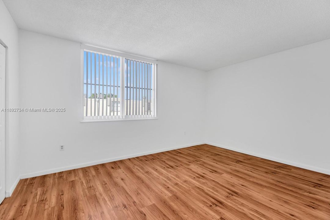 Recently Rented: $3,000 (2 beds, 2 baths, 1285 Square Feet)