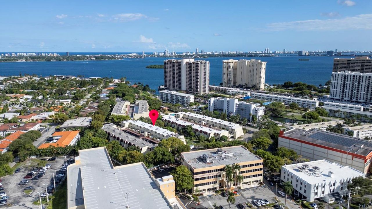 Recently Rented: $3,000 (2 beds, 2 baths, 1285 Square Feet)