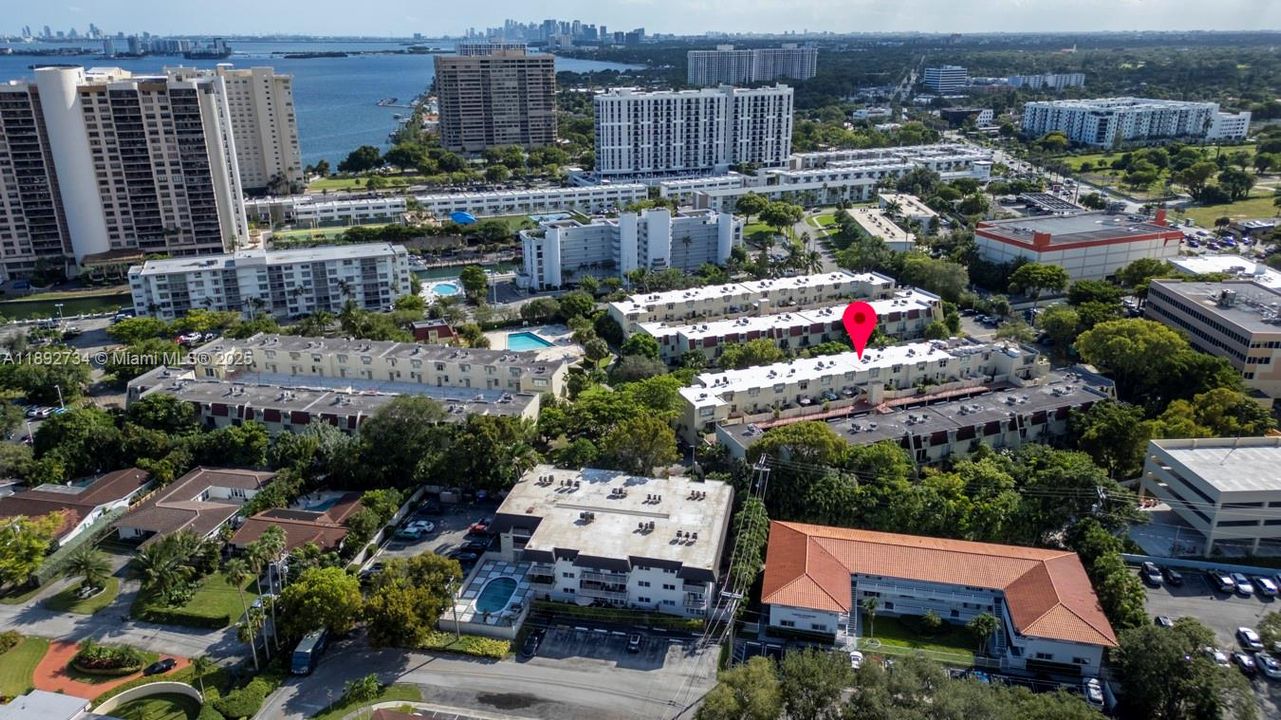 Recently Rented: $3,000 (2 beds, 2 baths, 1285 Square Feet)