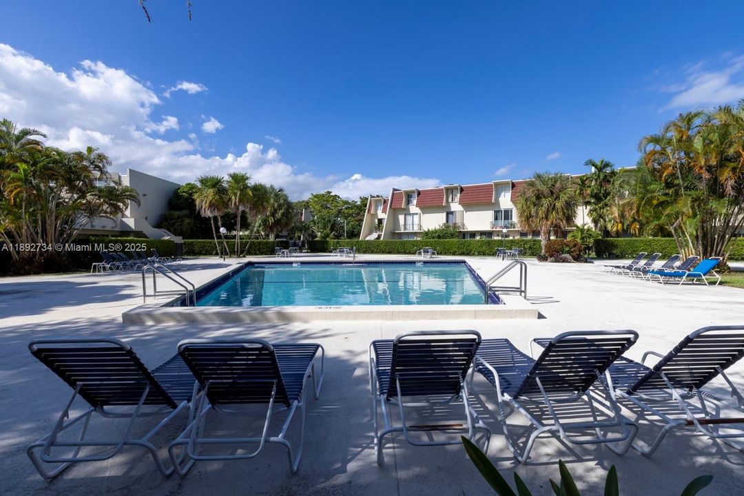 Recently Rented: $3,000 (2 beds, 2 baths, 1285 Square Feet)