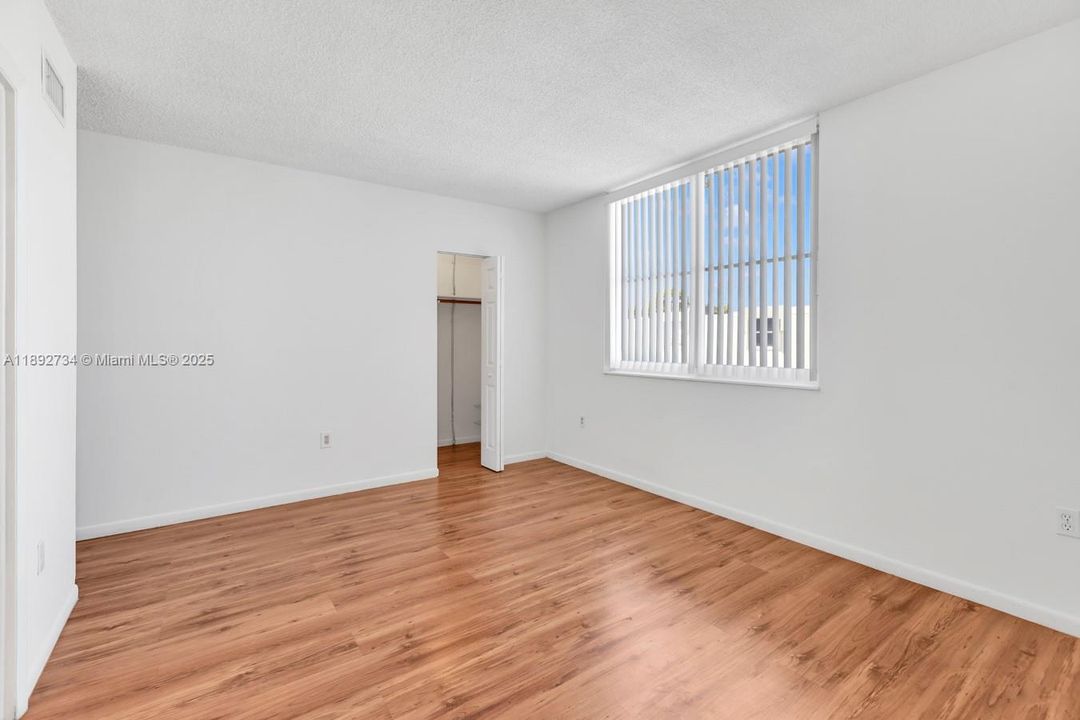 Recently Rented: $3,000 (2 beds, 2 baths, 1285 Square Feet)