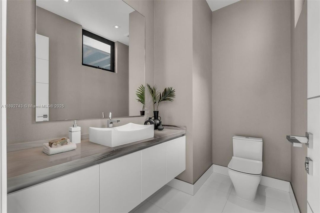 В аренду: $52,500 (7 спален, 7 ванн, 6169 Квадратных фут)