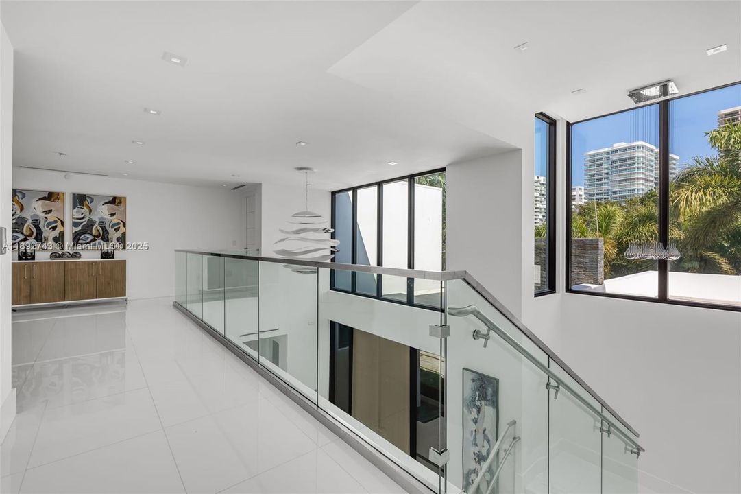 В аренду: $52,500 (7 спален, 7 ванн, 6169 Квадратных фут)