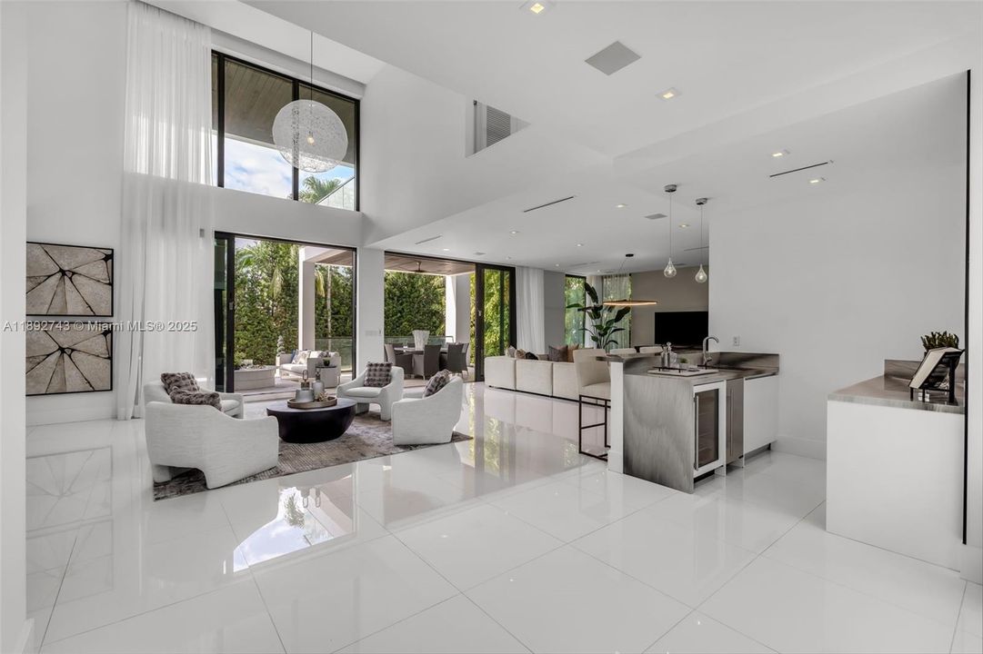 В аренду: $52,500 (7 спален, 7 ванн, 6169 Квадратных фут)