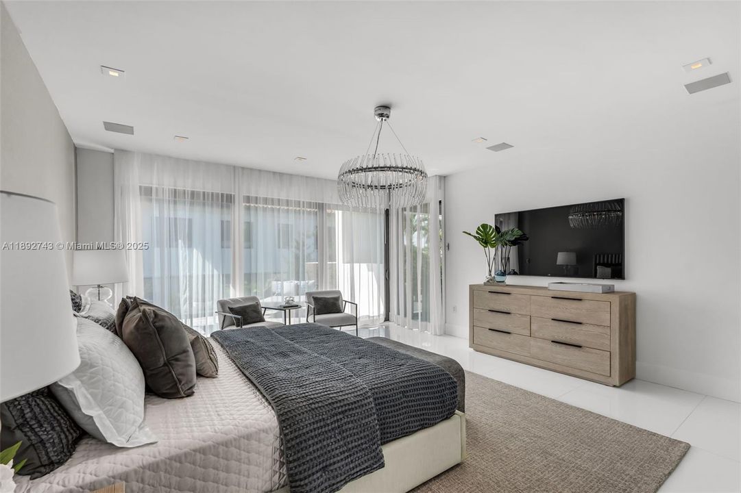 В аренду: $52,500 (7 спален, 7 ванн, 6169 Квадратных фут)