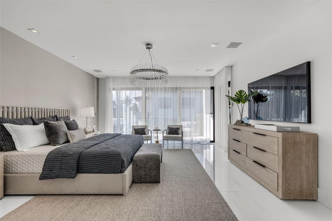 В аренду: $52,500 (7 спален, 7 ванн, 6169 Квадратных фут)