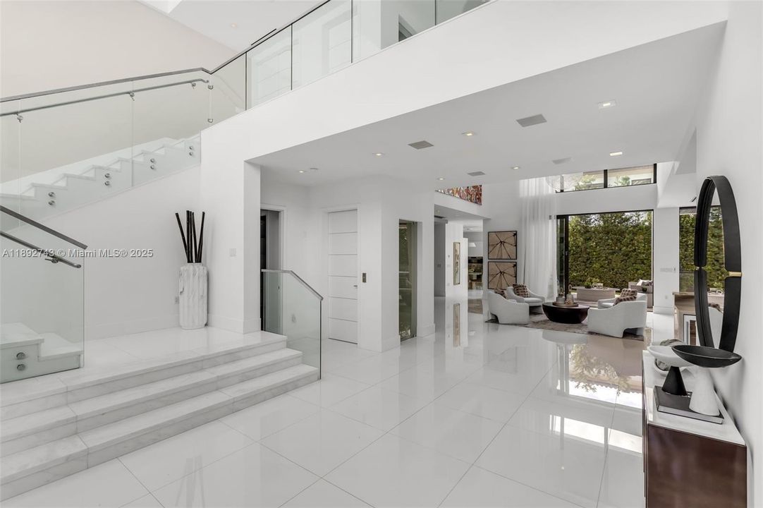 В аренду: $52,500 (7 спален, 7 ванн, 6169 Квадратных фут)