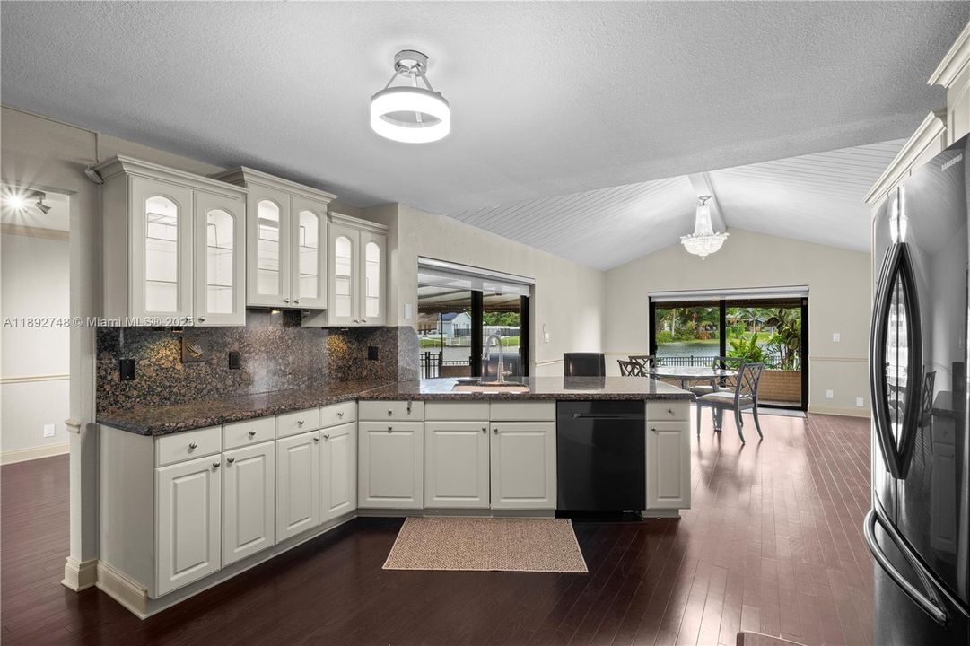 Recently Rented: $4,000 (3 beds, 2 baths, 1723 Square Feet)