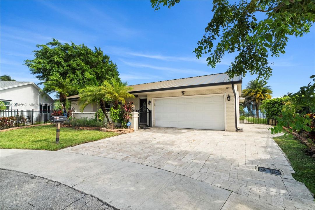 Recently Rented: $4,000 (3 beds, 2 baths, 1723 Square Feet)