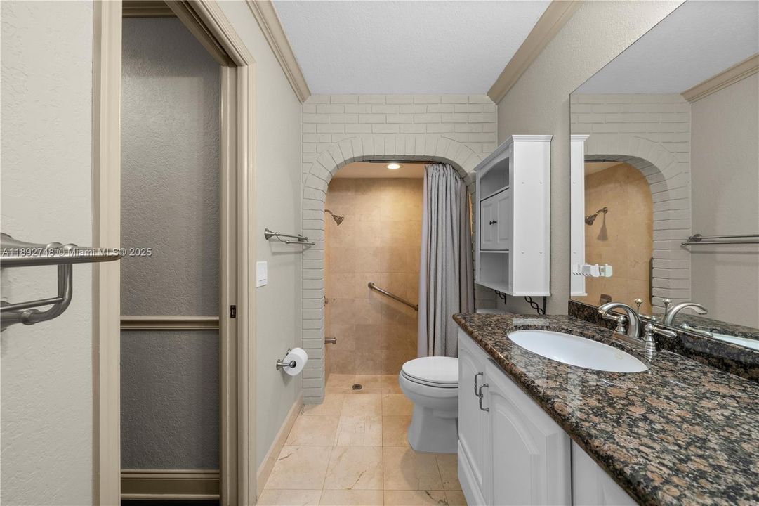 Recently Rented: $4,000 (3 beds, 2 baths, 1723 Square Feet)