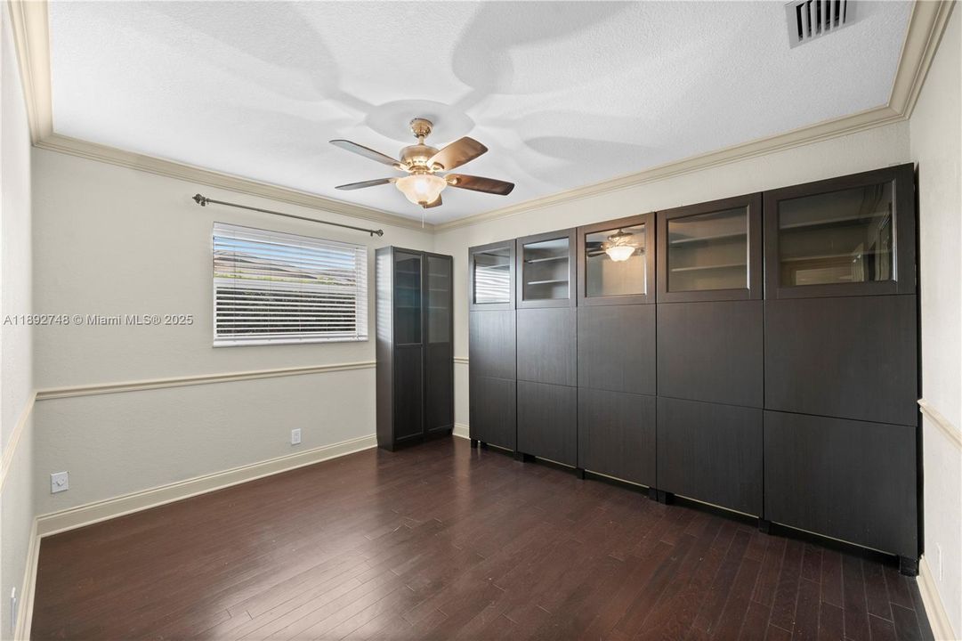 Recently Rented: $4,000 (3 beds, 2 baths, 1723 Square Feet)