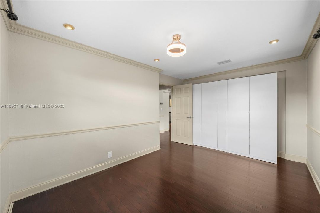 Recently Rented: $4,000 (3 beds, 2 baths, 1723 Square Feet)