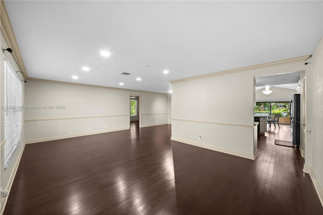 Recently Rented: $4,000 (3 beds, 2 baths, 1723 Square Feet)