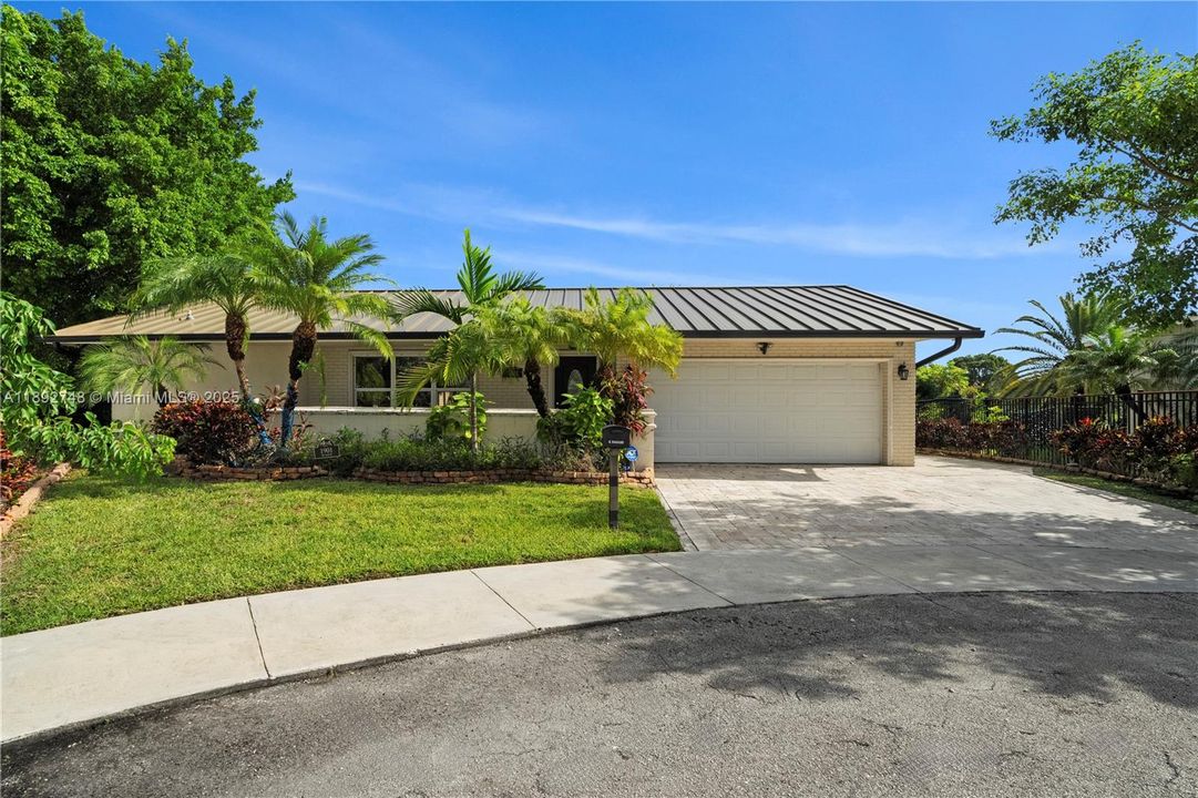 Recently Rented: $4,000 (3 beds, 2 baths, 1723 Square Feet)