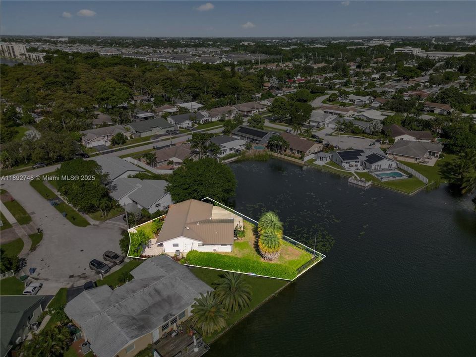 Recently Rented: $4,000 (3 beds, 2 baths, 1723 Square Feet)