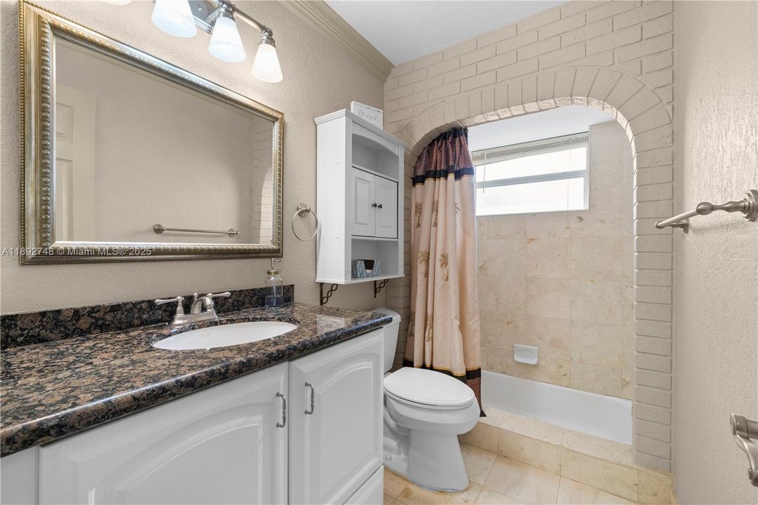 Recently Rented: $4,000 (3 beds, 2 baths, 1723 Square Feet)