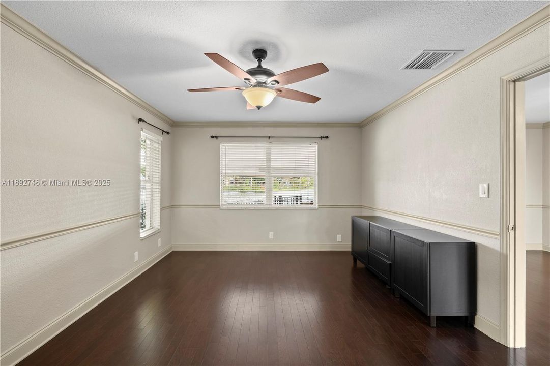 Recently Rented: $4,000 (3 beds, 2 baths, 1723 Square Feet)