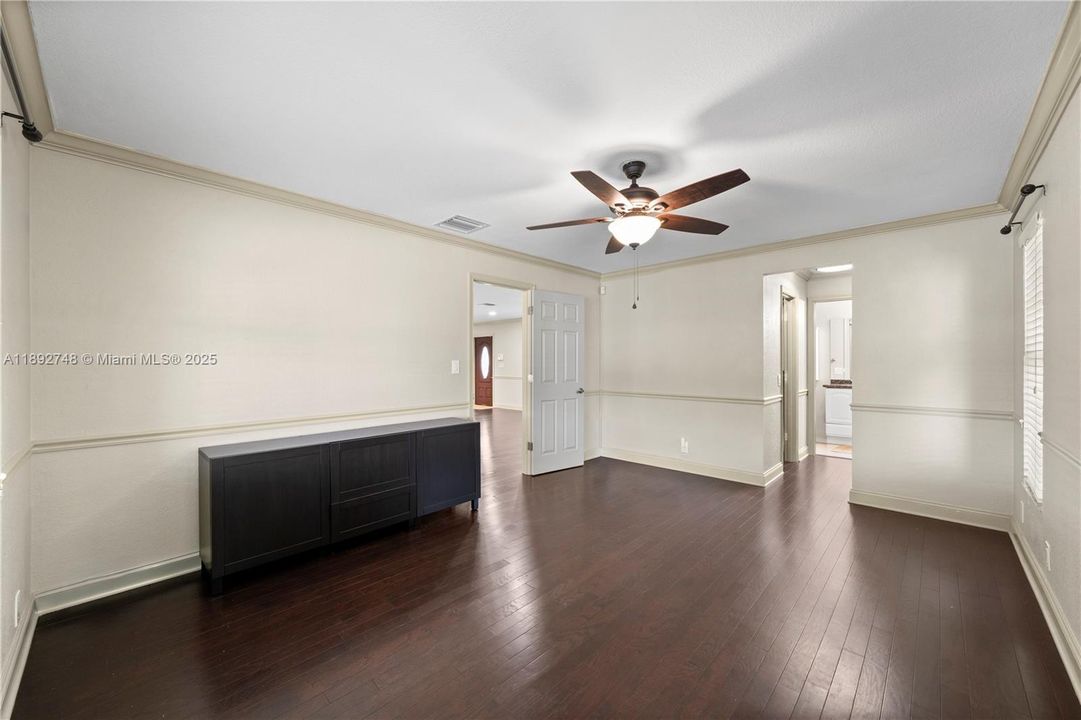 Recently Rented: $4,000 (3 beds, 2 baths, 1723 Square Feet)