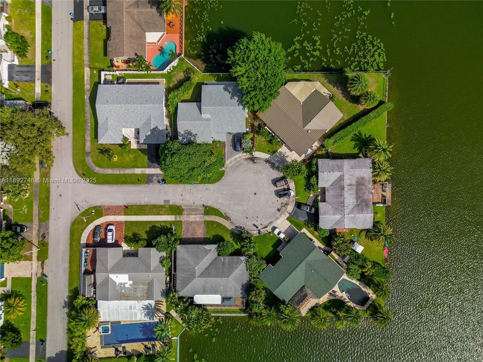 Recently Rented: $4,000 (3 beds, 2 baths, 1723 Square Feet)