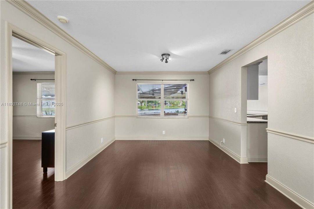 Recently Rented: $4,000 (3 beds, 2 baths, 1723 Square Feet)