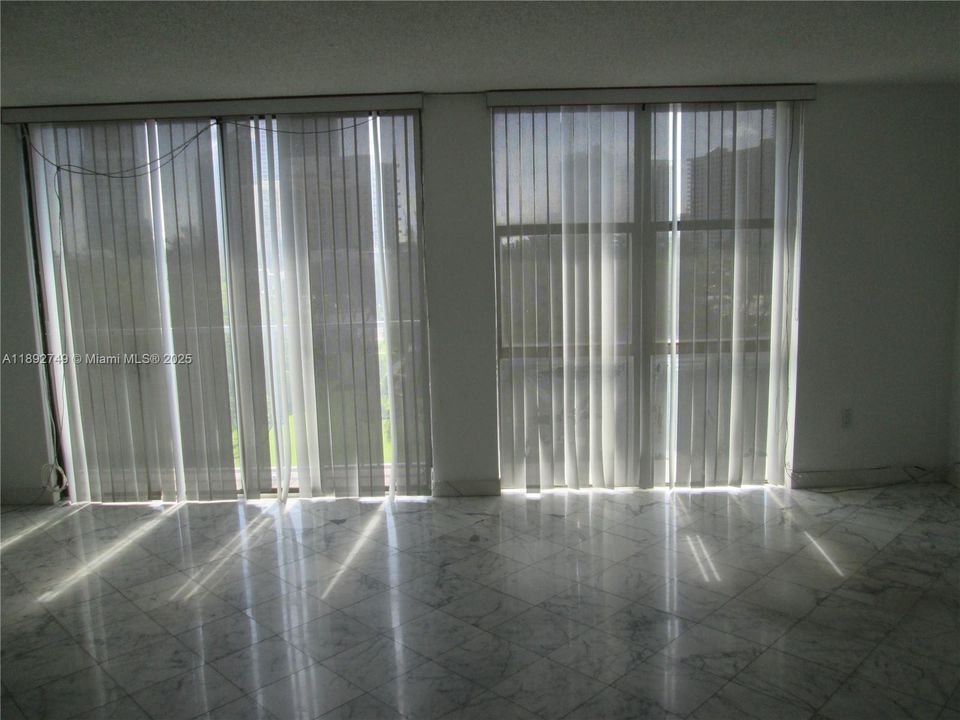 Recientemente alquilado: $2,450 (2 camas, 2 baños, 1320 Pies cuadrados)